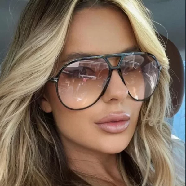 Quay Pilot Sunglasses – Vintage-Inspired Women’s Mirrored Sun Glasses with Plastic Frame 1