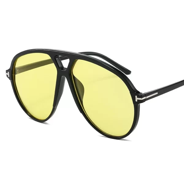 Quay Pilot Sunglasses – Vintage-Inspired Women’s Mirrored Sun Glasses with Plastic Frame 3