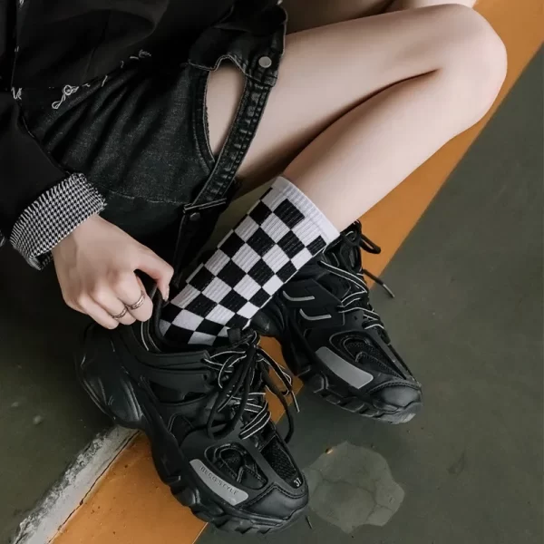 Women Socks Checkboard Harajuku Street Fashion Black White Squares Pattern Plaid Novelty Skateboard Funny Cotton Socks For Girl 3
