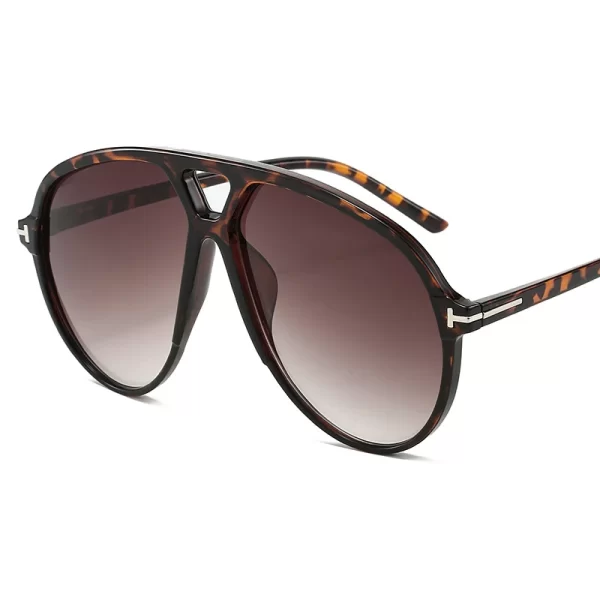 Quay Pilot Sunglasses – Vintage-Inspired Women’s Mirrored Sun Glasses with Plastic Frame 4
